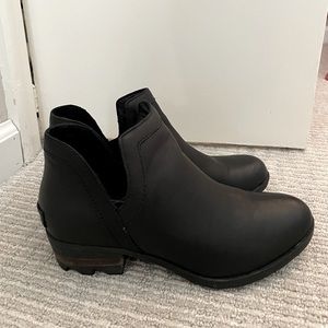 Sorel Women’s Lolla Cut Out Bootie Size 7
